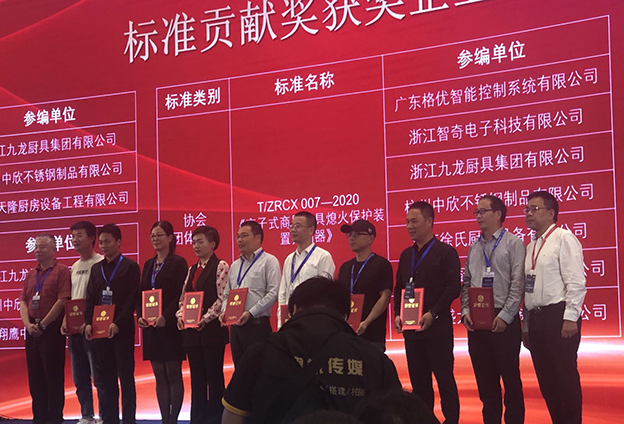 定义行业标准      翔鹰斩获金奖